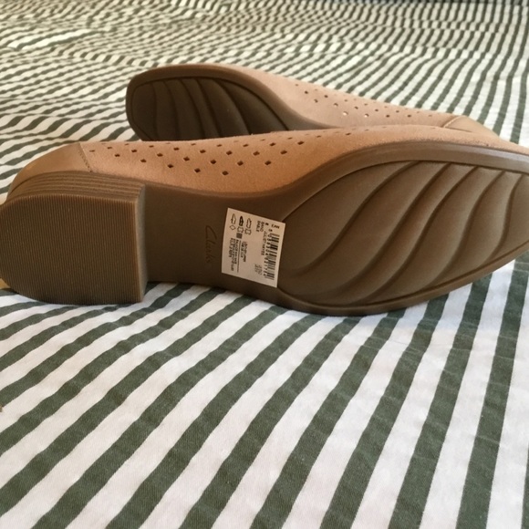 NWT Clarks Perforated Suede Loafers Juliet Hayes Sand 8 - Picture 7 of 8